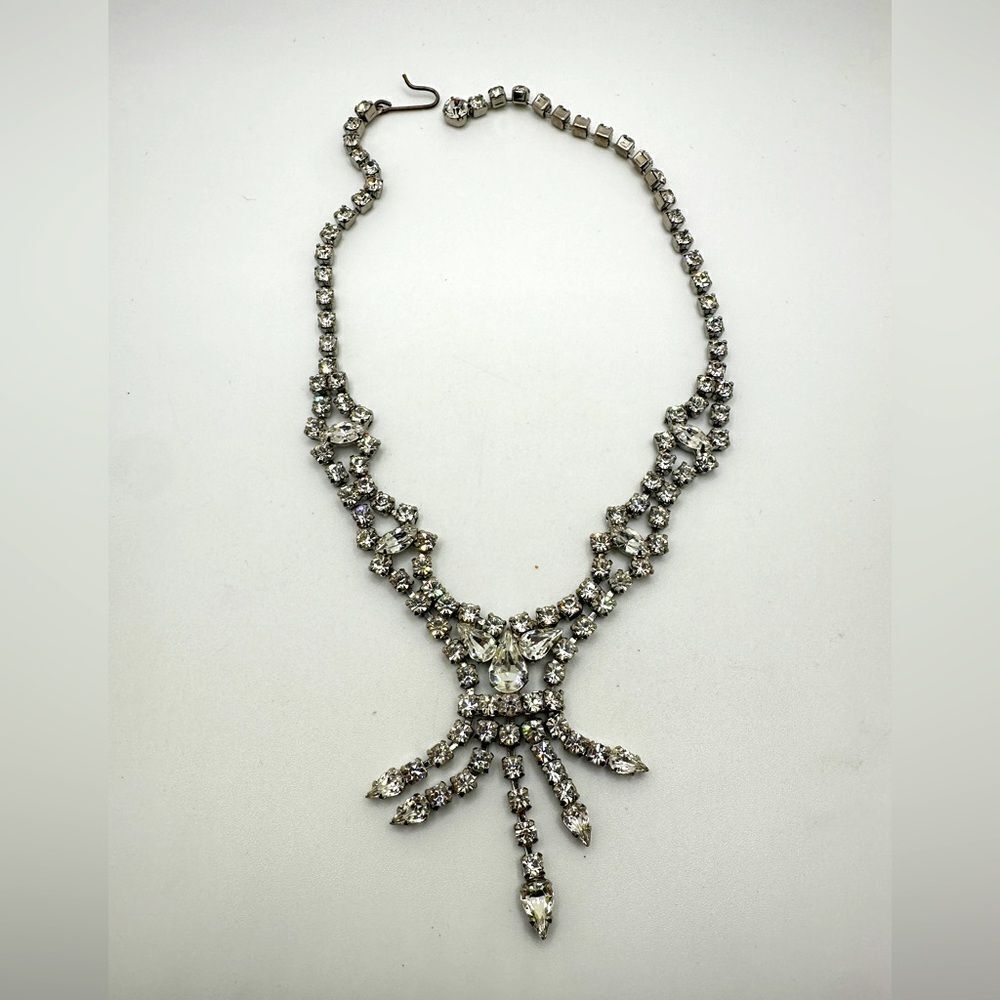 ~14" All rhinestone and silver tone‎ statement necklace!
